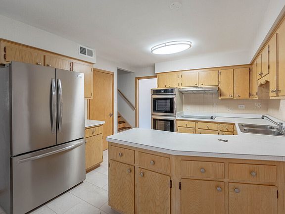 4th image of 2819 Kensington Ave