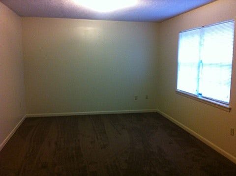 4th image of 28 Stoneybrook Ln