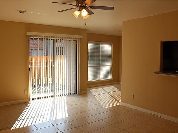 5th image of 16111 Aspenglenn Dr APT 805