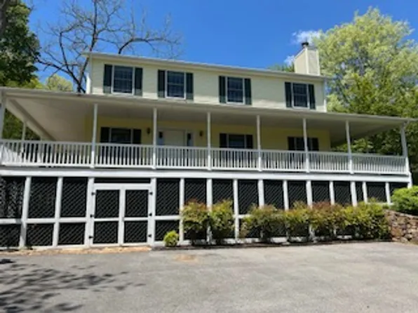 71 Hotel Ln, Paint Bank, VA 24131
