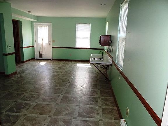 4th image of 233 Bernard Ave