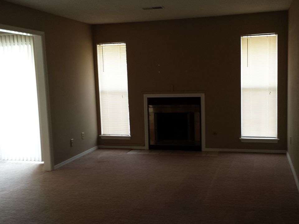 1st image of 1000 W 101st Ter APT E