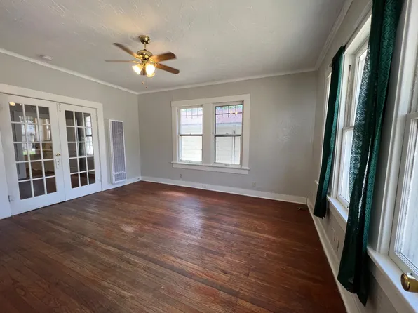 700 W Elsmere Pl, San Antonio, TX 78212