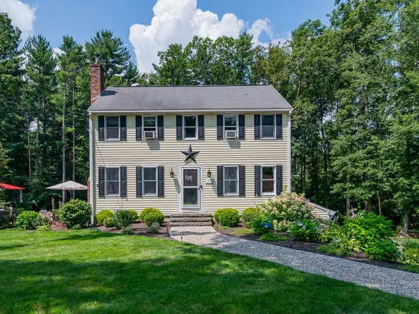 18 Debra Rd, Pembroke, MA 02359