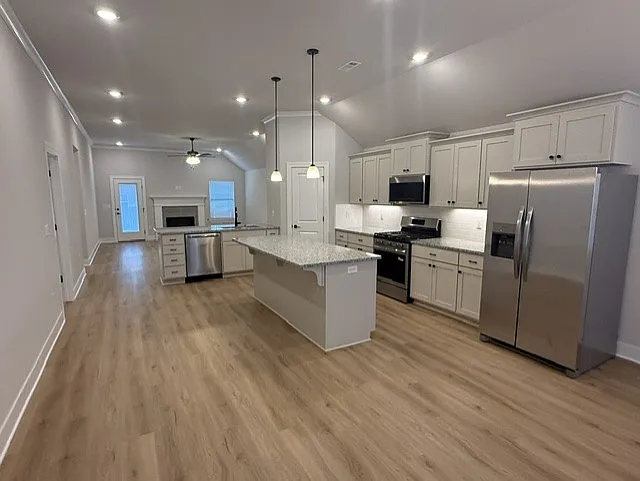 3 bed, 1763 sqft, $2,300 — Photo 3