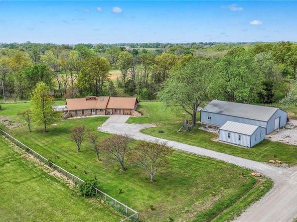 24101 E 223rd St, Harrisonville, MO 64701