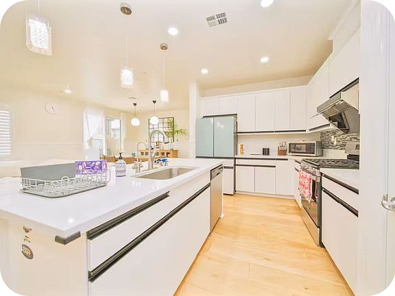 4th image of 2844 E Murdock Ln