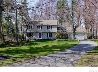6 Knob Hill Rd, Orchard Park, NY 14127