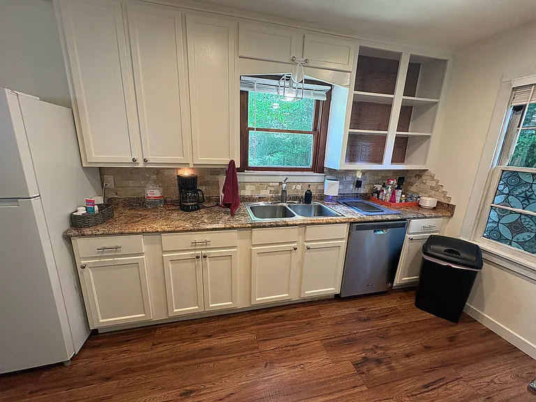 512 W Main St — Photo 14