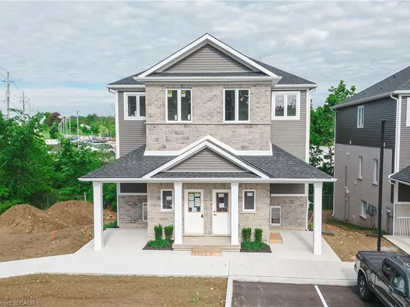 800 Myers Rd #218, Cambridge, ON N1P 0B9