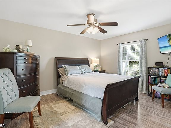 4th image of 4934 SW 20th Pl