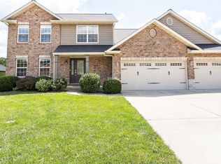 8 Forest Knoll Ct, Troy, IL 62294