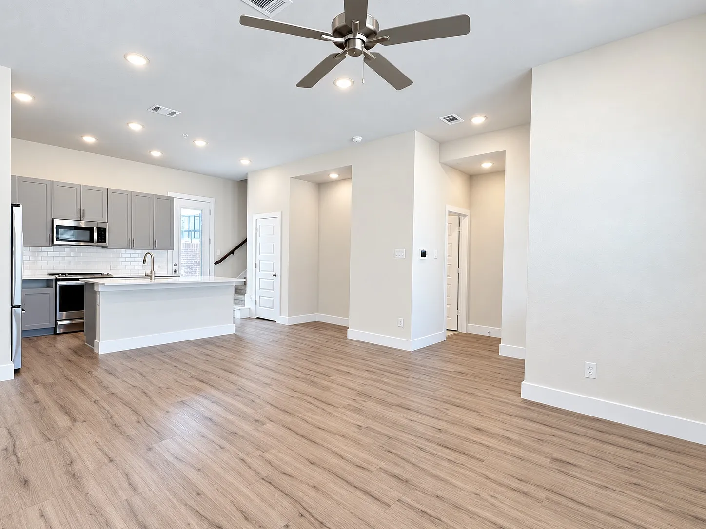 2 bed, 2.5 bath, 1113 sqft, $2,255 — Photo 3