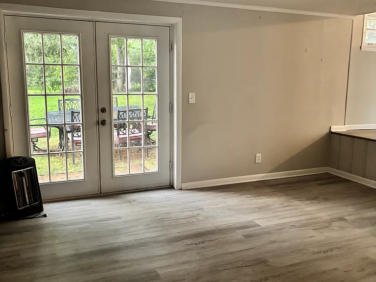 103 Hutchinson Dr — Photo 10