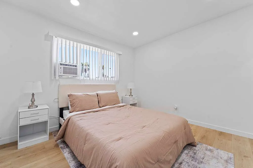 2 bed, 810 sqft, $2,590 — Photo 1