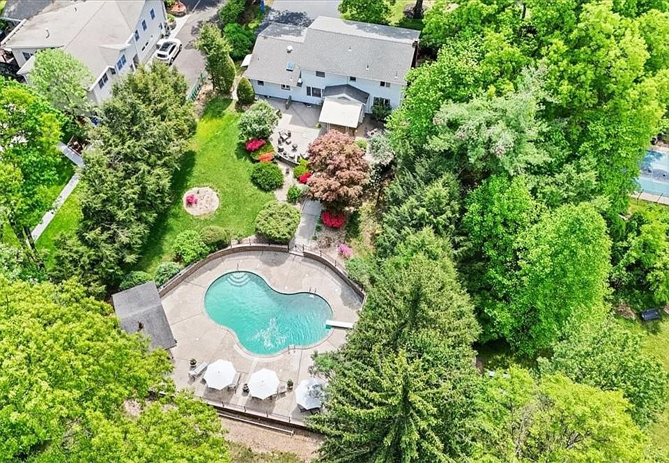1st image of 5 Sterling Forest Lane