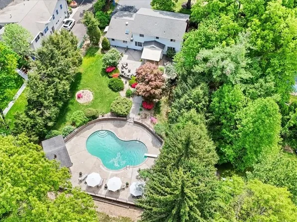 5 Sterling Forest Lane, Montebello, NY 10901