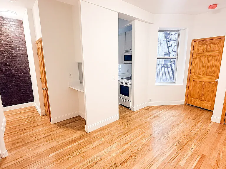 234 Thompson St #7 — Photo 2