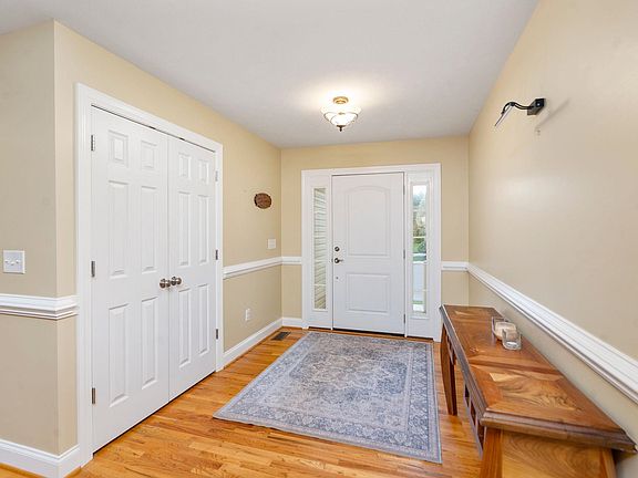 4th image of 800 Waterton St