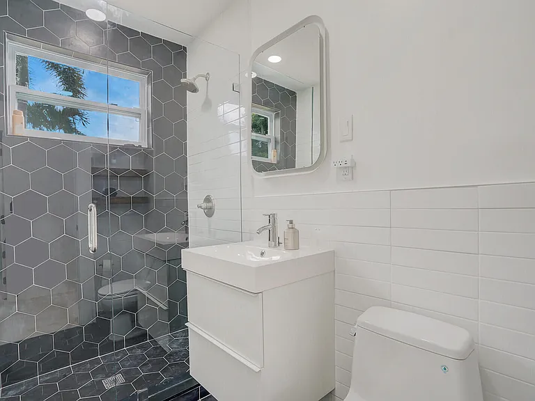 340 Summa St — Photo 19