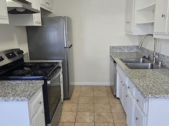 4th image of 308 W Queen St APT 19
