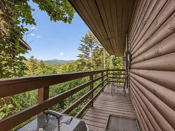 5th image of 319 Blue Ridge Pkwy
