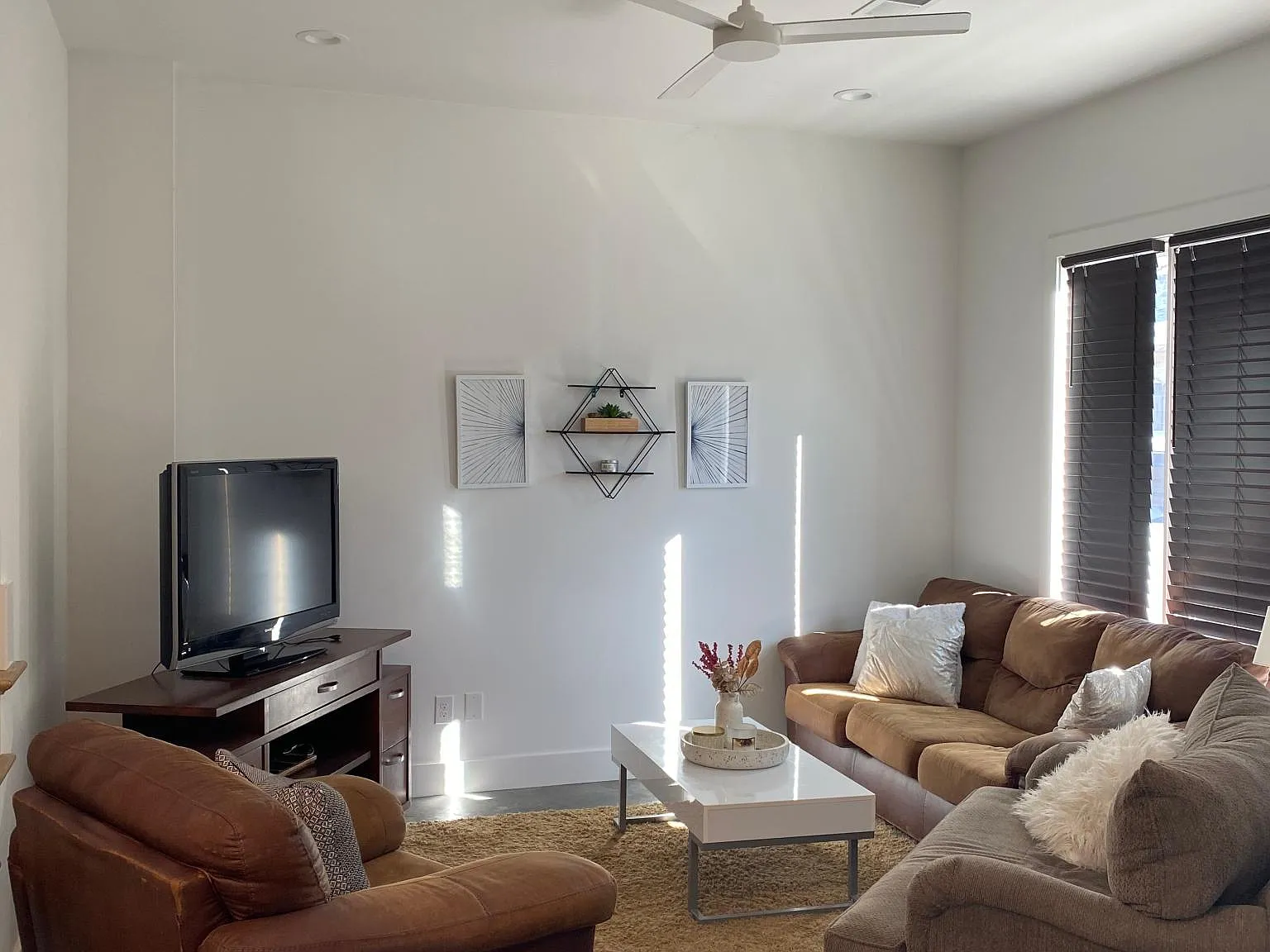 2123 Sadler Ave — Photo 4