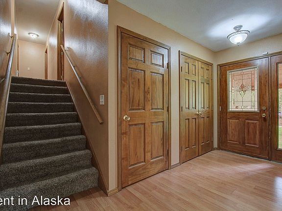 3rd image of 1633 N Trail Cir