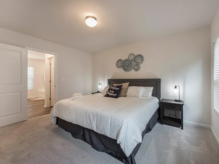 1140 Eastway Dr — Photo 14