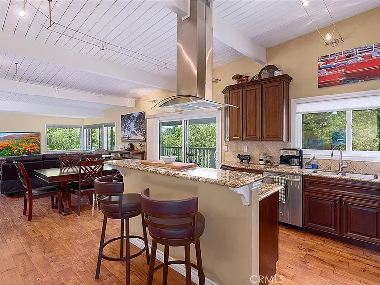 1014 Hacienda Dr — Photo 11