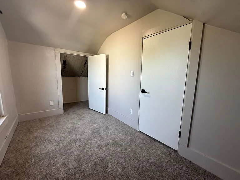 1824 Avenue F — Photo 11