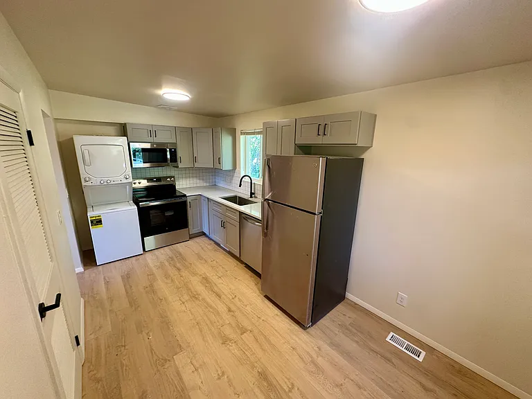 1384 S Lincoln St #2 — Photo 2