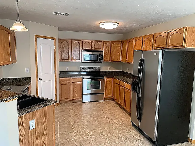 838 Lamont Dr — Photo 4