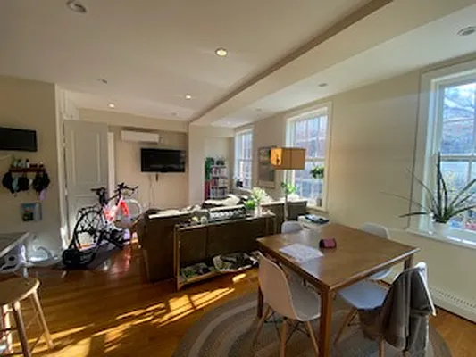 Rented by R New York | media 23