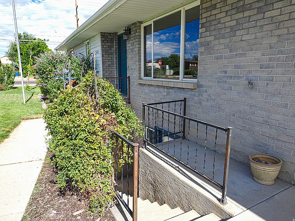 3rd image of 2684 W Toni Lee St S