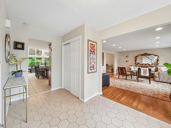 5th image of 15 Mount Vernon Ct
