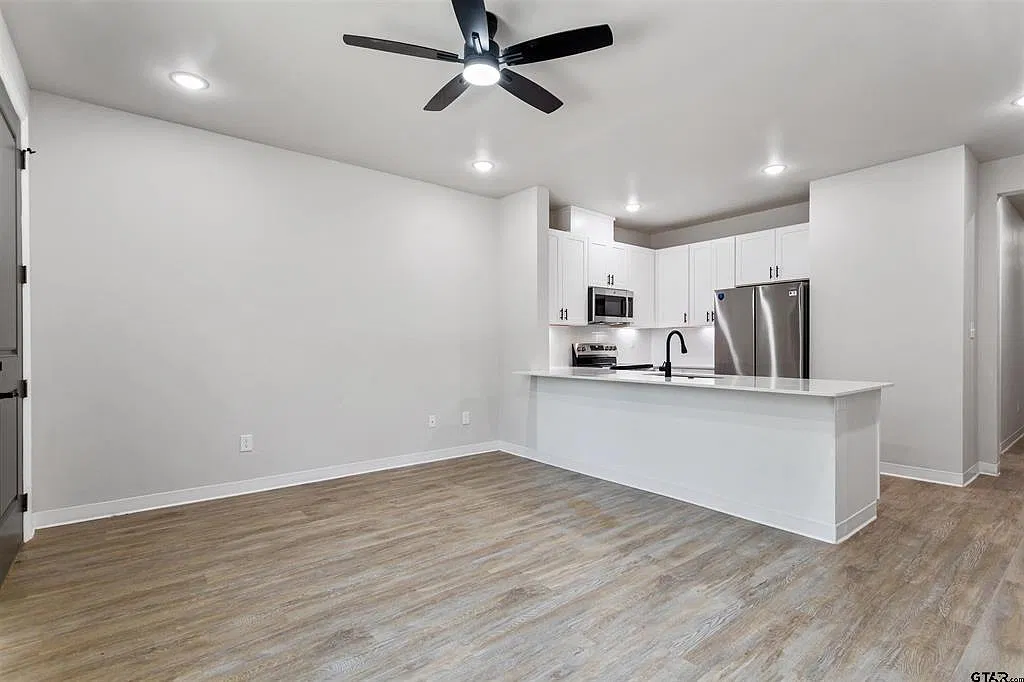 2 bed, 995 sqft, $1,400 — Photo 3