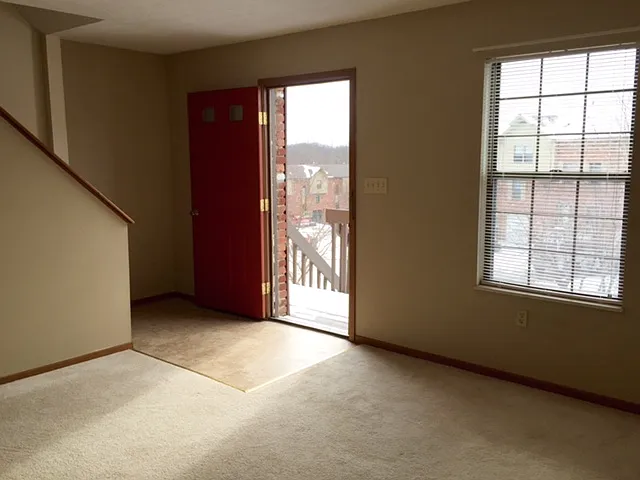 604 Sunset Cir — Photo 3
