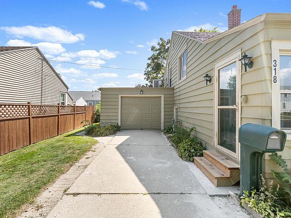 4th image of 318 E Gauer CIRCLE
