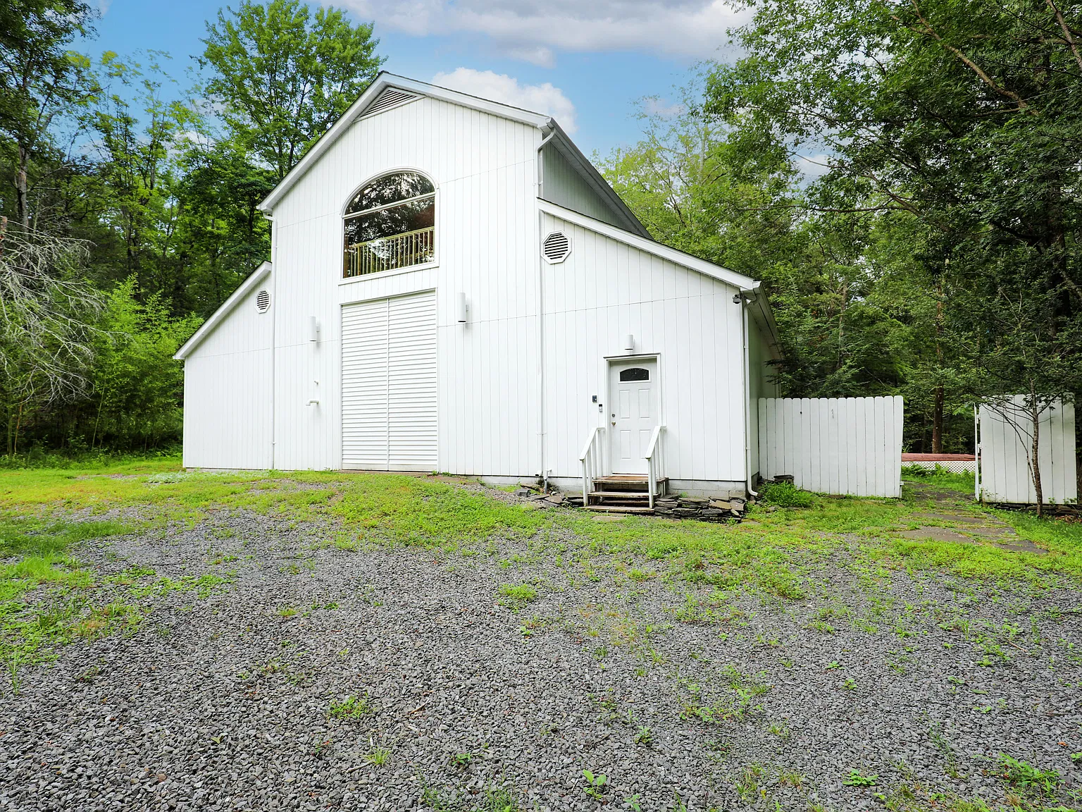 2 bed, 1800 sqft, $2,600 — Photo 1