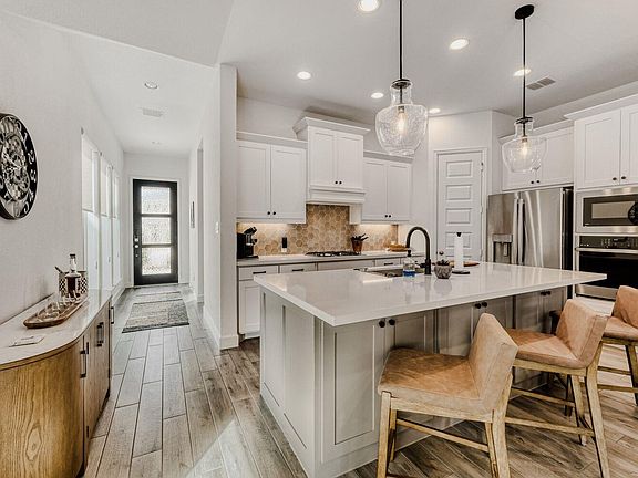 5th image of 369 Prickly Poppy Loop