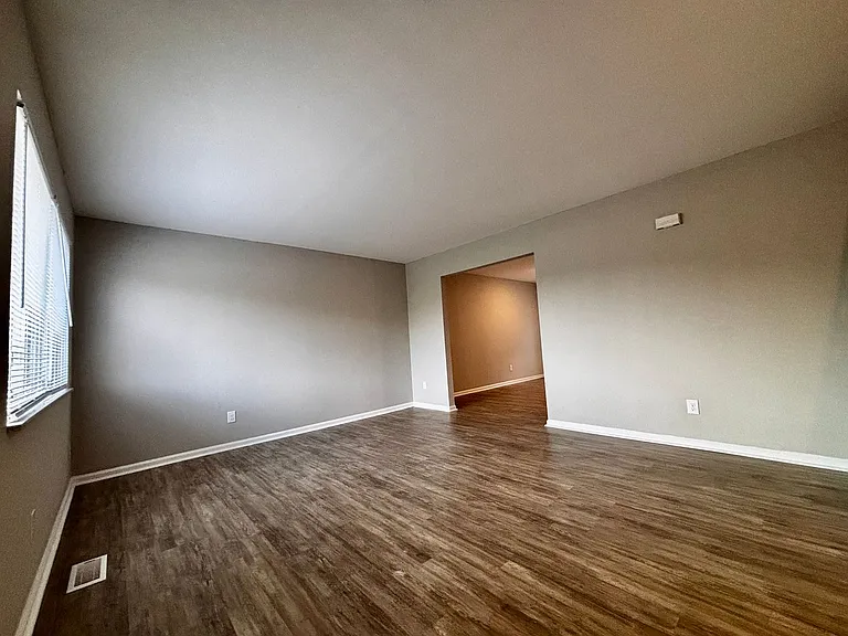 Silver Rock Avenue Apartments — Photo 5