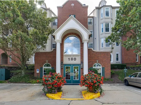180 Fox Hollow Dr APT 311, Mayfield Heights, OH 44124