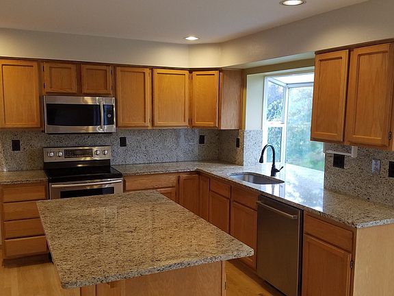 5th image of 4001 36th St NE