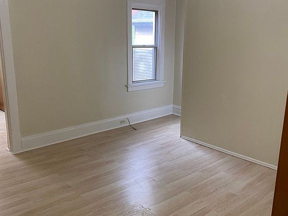 5th image of 565 McMasters Ave