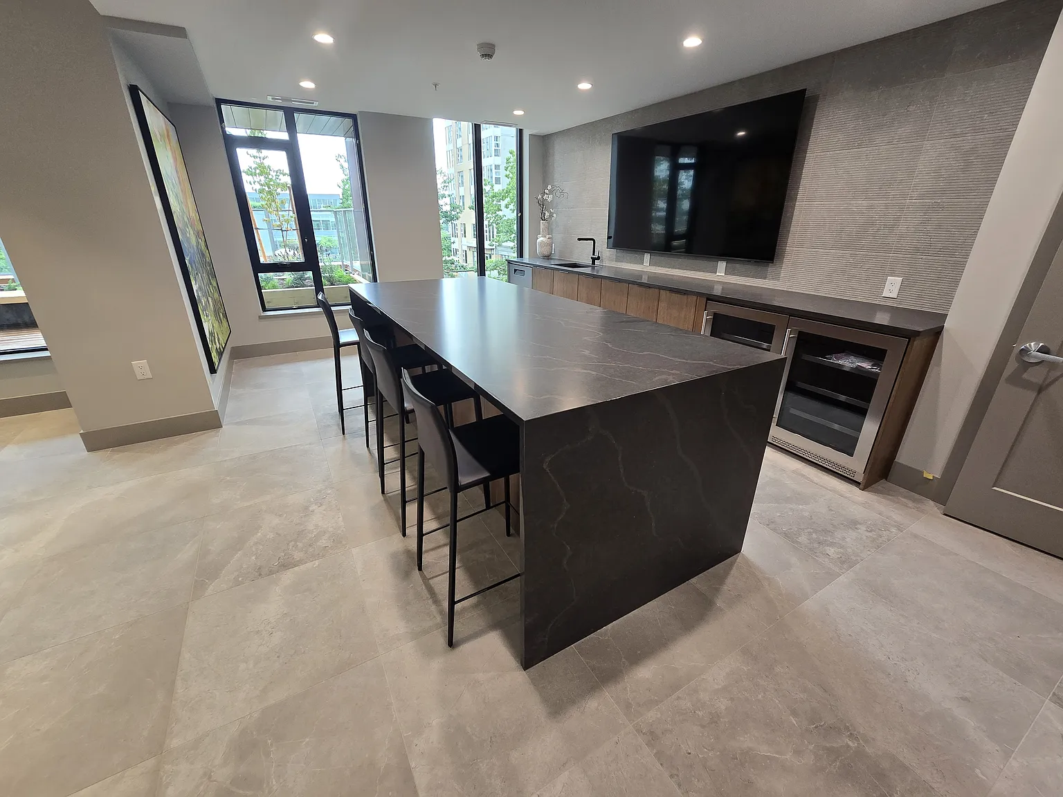 2 bed, 1000 sqft, $4,395 — Photo 2