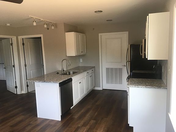 5th image of 124 Atkins Farm Ln APT 103