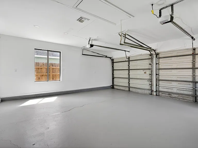 6119 Mullin St — Photo 33