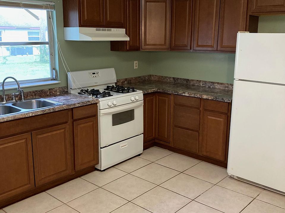 2nd image of 2633 Trinity Cir NW