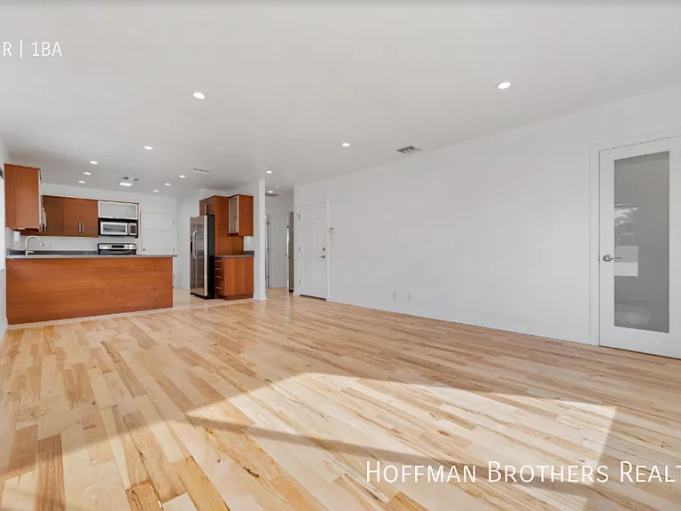 1117 S Cochran Ave #1 — Photo 4